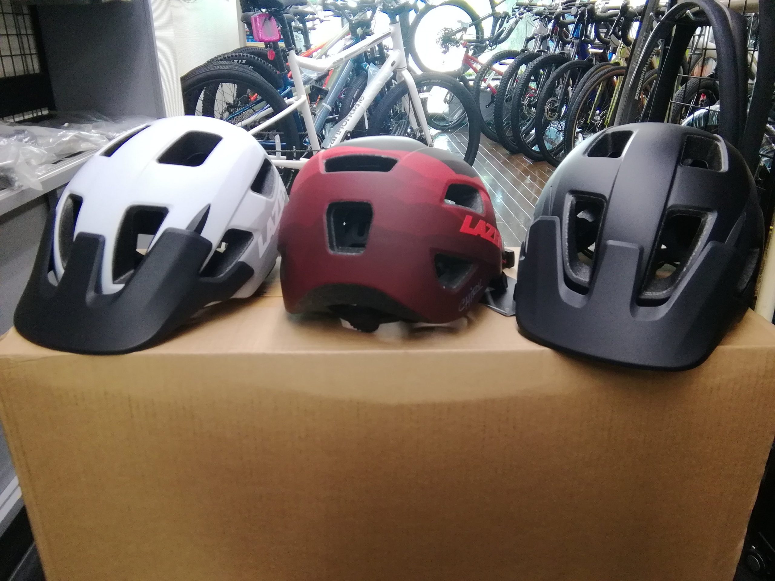 LAZERのMTBヘルメット、ChiruとJackalが入荷しました！ サイクルローマン富山