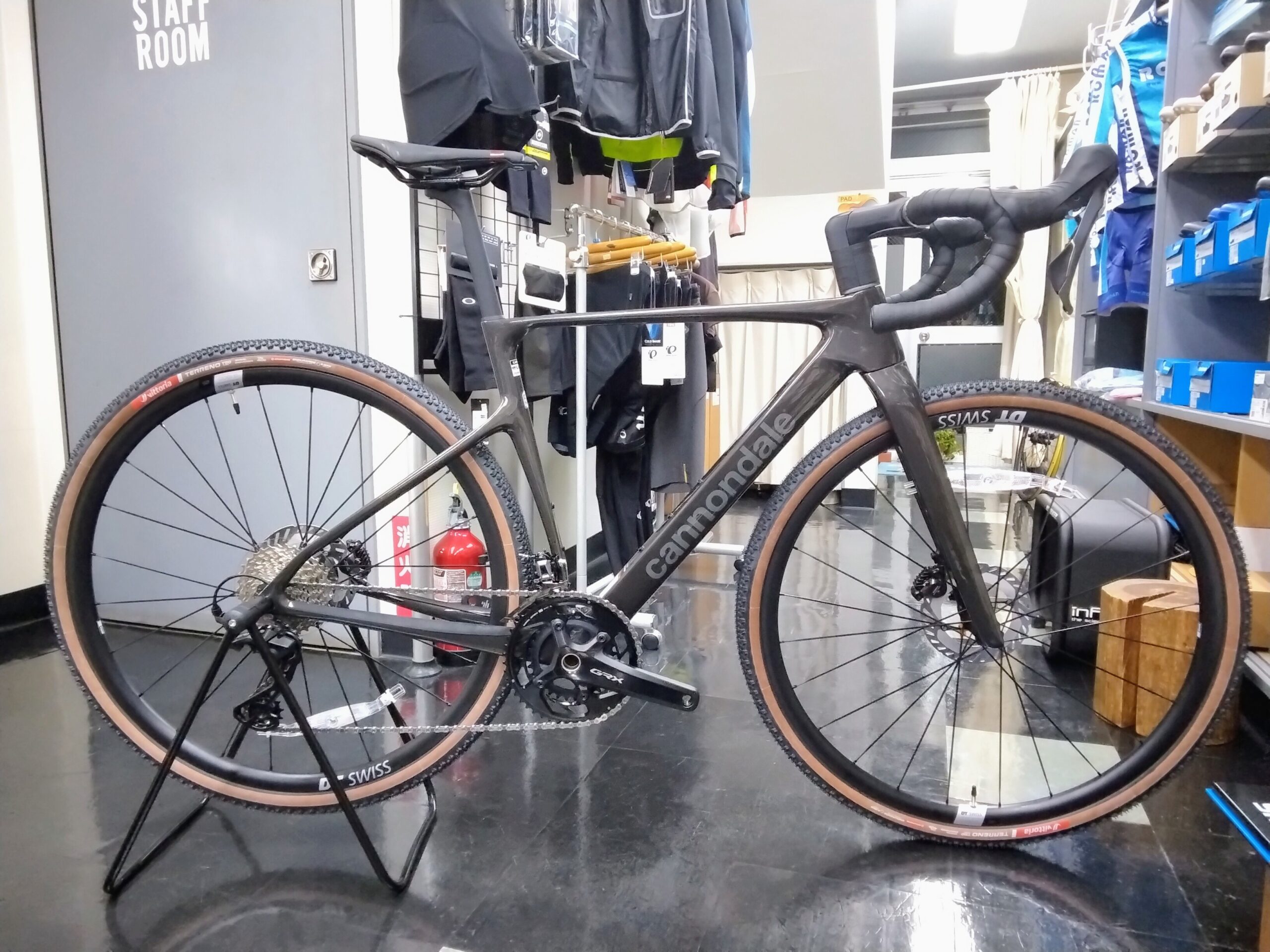 🚴‍♂️ 話題の本格派グラベルレーサー、キャノンデール・スーパーX 3